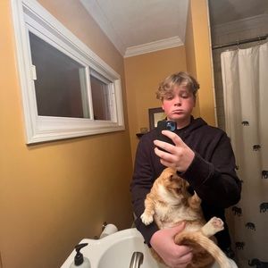 Meet your Posher, Ellis